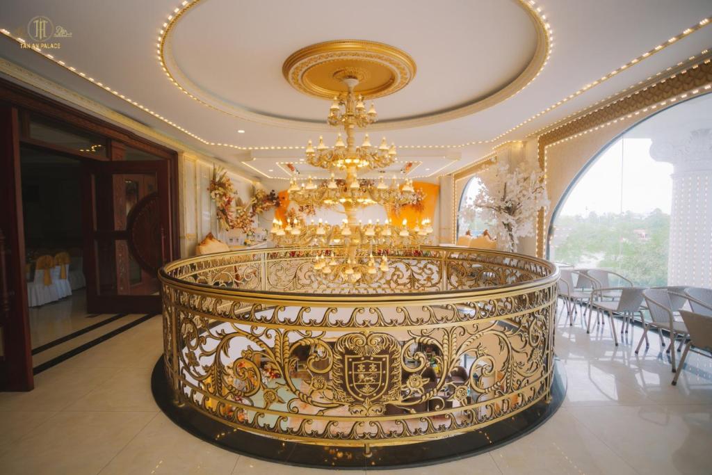Tan An Palace