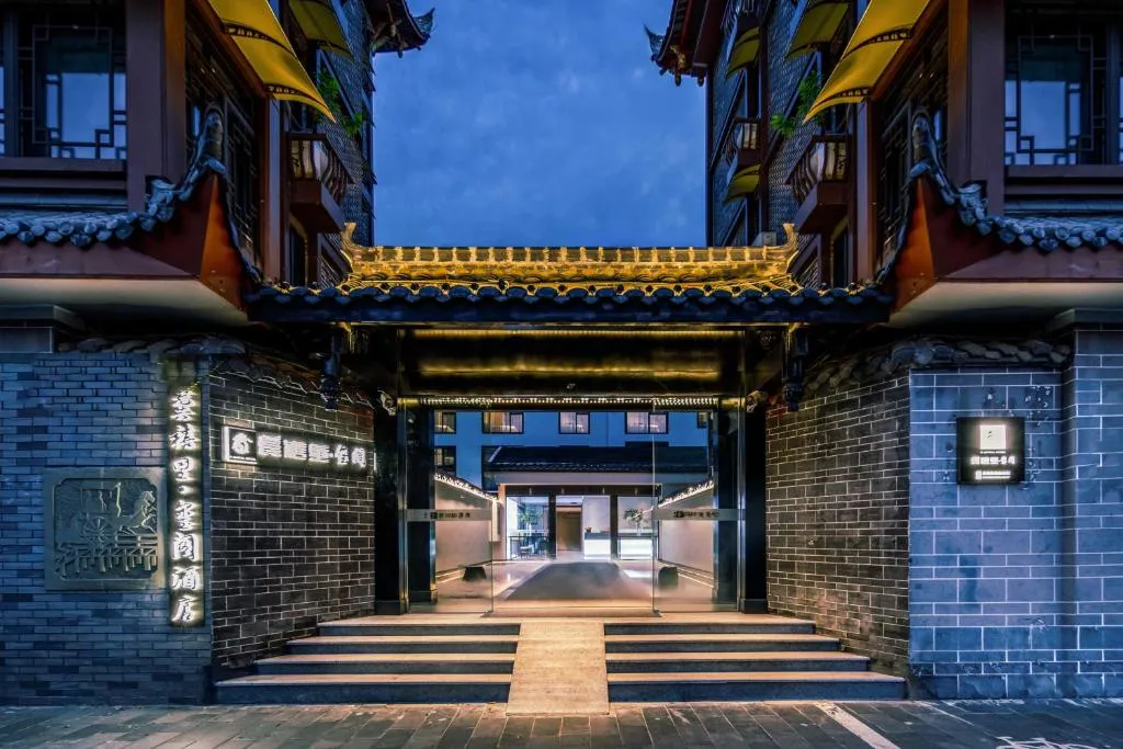 Gongxili - Xige Hotel Nearby Qingyang Taoist Temple and Culture Park, 6mins walk to subway station, hotel in Chengdu