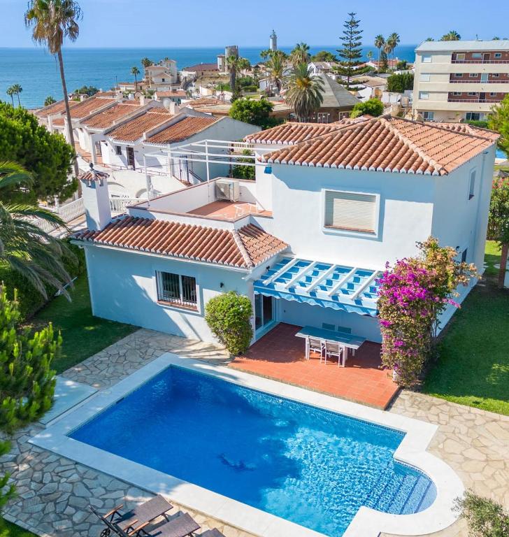 Lets in the Sun Villa Blue Mijas - 1