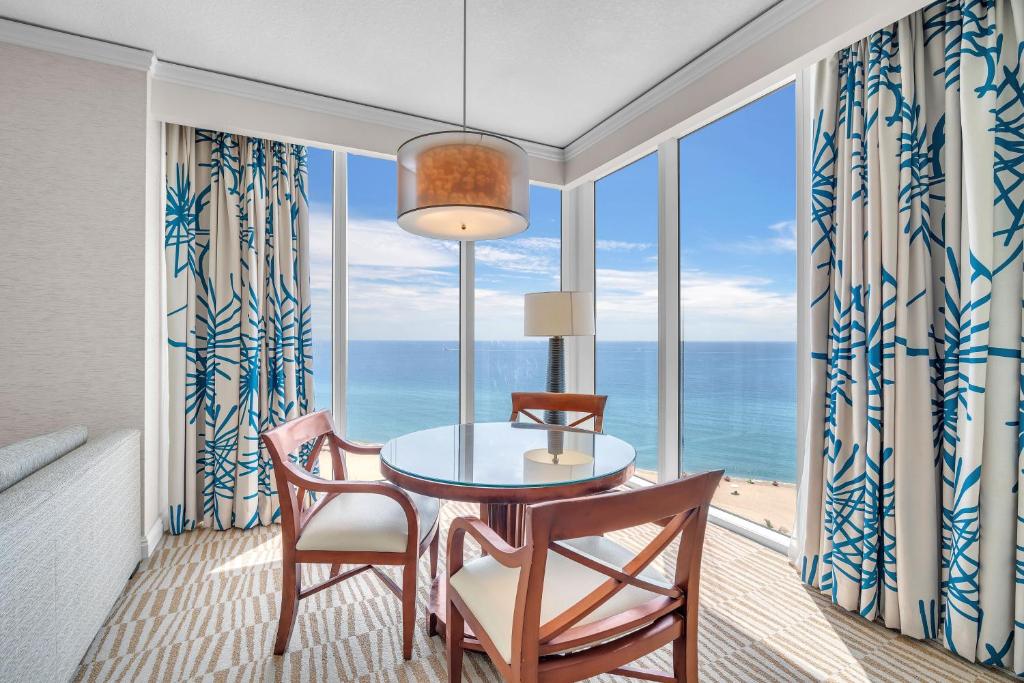 Trump International Beach Resort