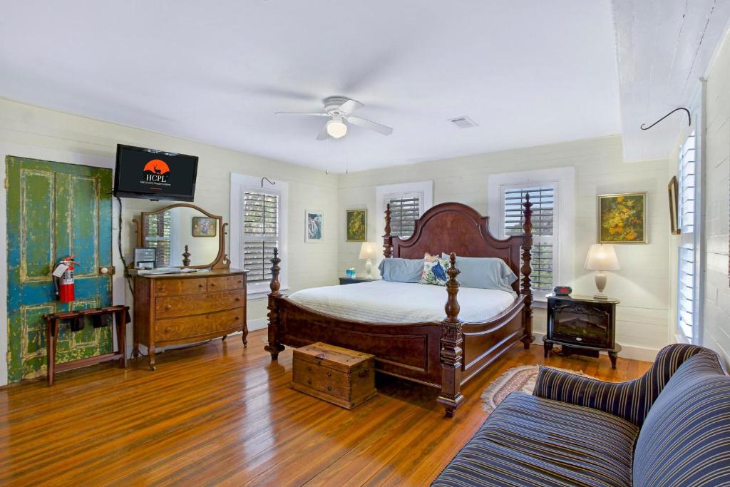 Swing On Inn- Suite Thyme, Dripping Springs