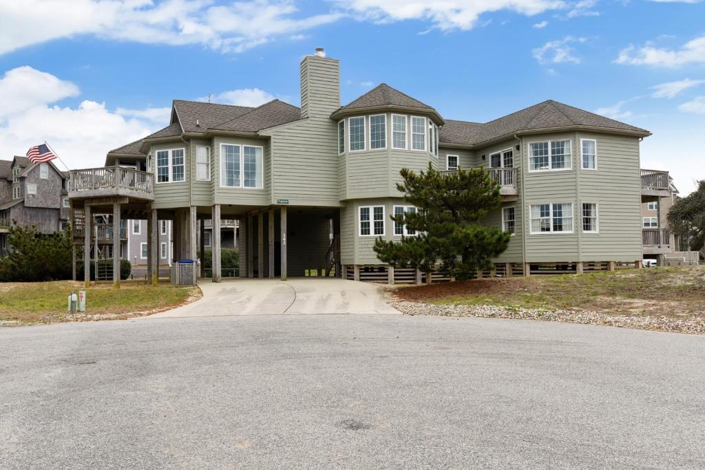 The Tappan at Ships Watch, Duck