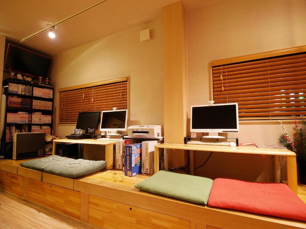 Shared lounge/TV area
