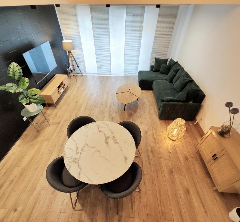 Superbe Cosy Duplex Appartement T3 Charpenne Tête D'or avec parking privé gratuit - 1