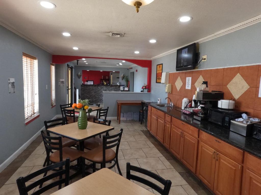 Econo Lodge Inn & Suites San Antonio near Frost Bank Center お料理のイメージ