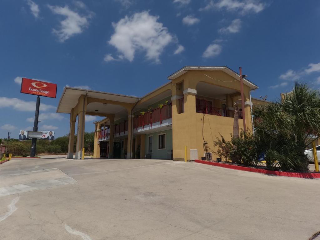 Econo Lodge Inn & Suites Downtown Northeast near Ft Sam Houston, AT&T