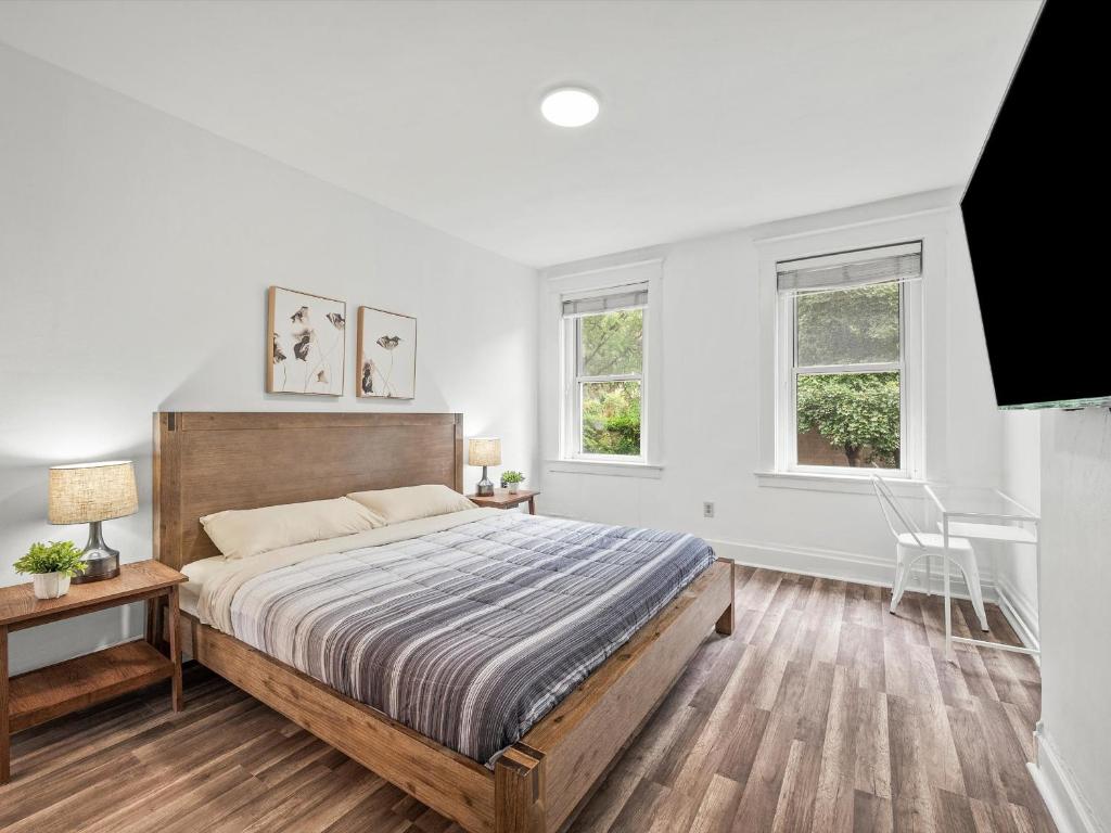 Oakland/University @C Modern & Stylish Private Bedroom with Shared Bathroom, Pittsburgh