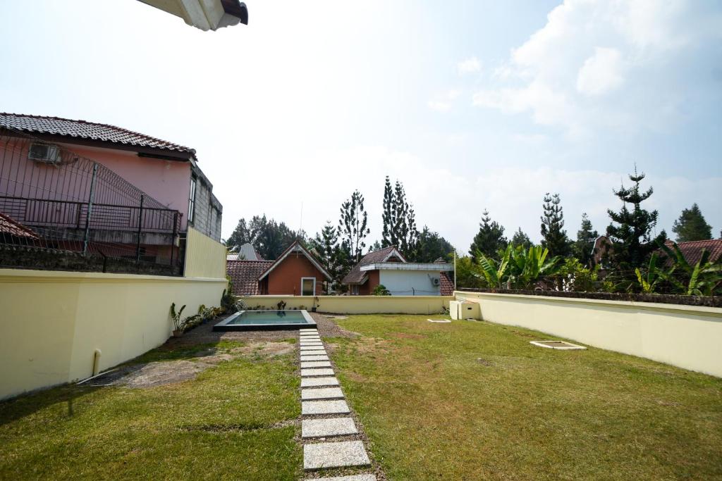Villa Puncak Kota Bunga, Swarna Villa Swimming Pool photo