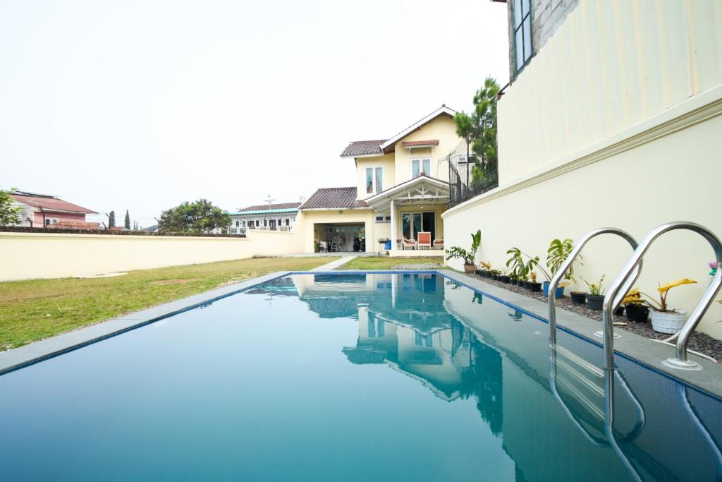 Villa Puncak Kota Bunga, Swarna Villa Swimming Pool photo