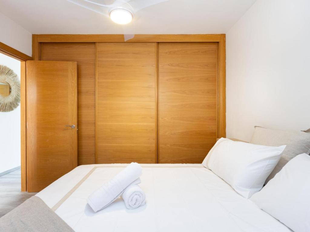 Moderno apartamento junto al mar con balcón, aparcamiento y Wi-Fi - ES-279-11 - 3