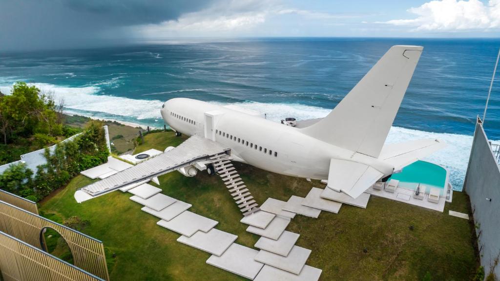 Private Jet Villa By Hanging Gardens Air In Uluwatu Indonesia private-jet-villa-by-hanging-gardens-air-in-uluwatu-indonesia