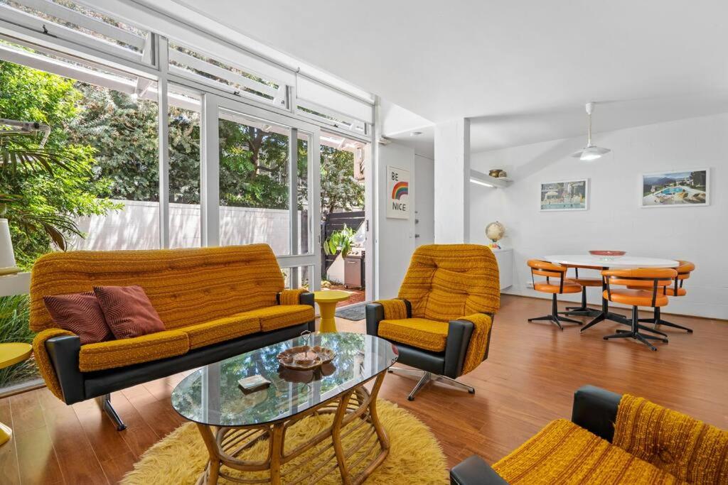 The Warbling Magpie, Melbourne