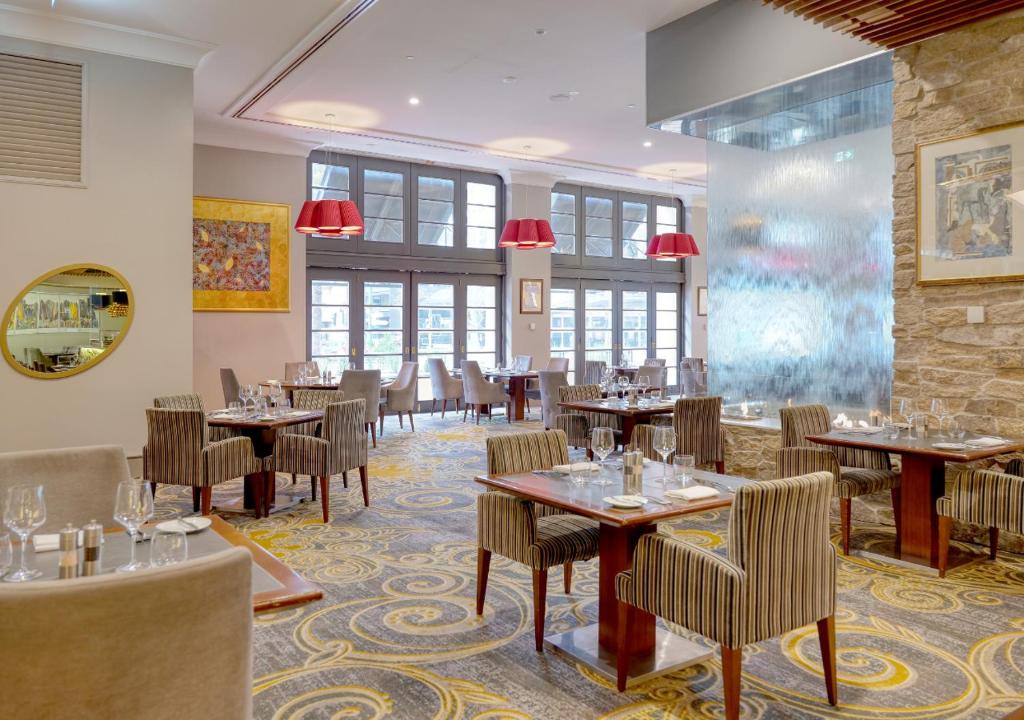 Perth Duxton Hotel dining