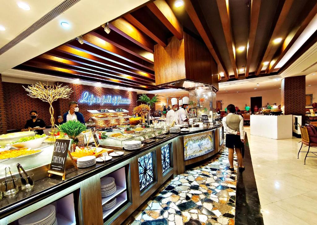 Restaurant, The Heritage Hotel Manila in Manila