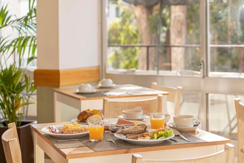 อาหารและเครื่องดื่ม