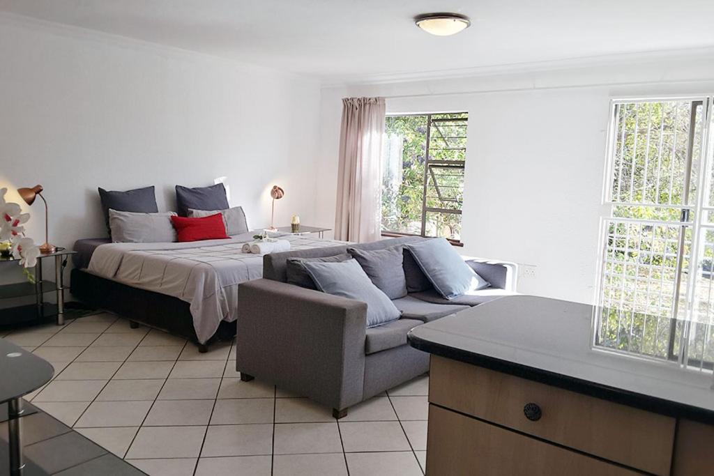 Spacious Hatfield Apartment, Pretoria
