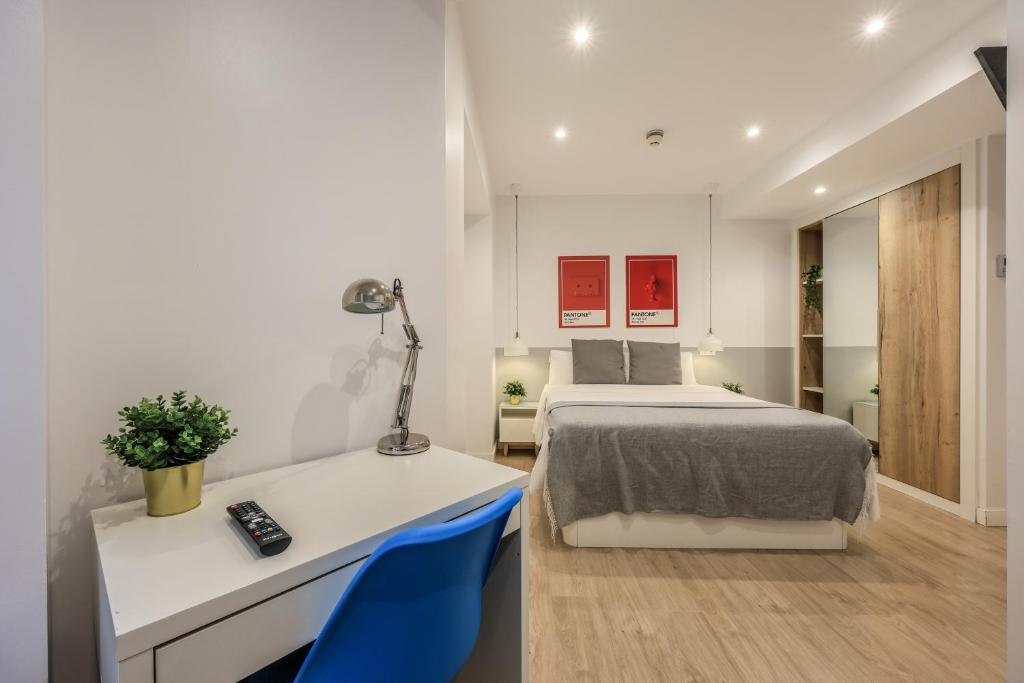AmazINN Places Blasco de Garay 113 — Hotel in Madrid