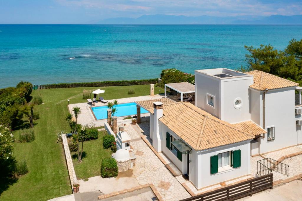 Beachfront Villa Victoras - With private beach 전경