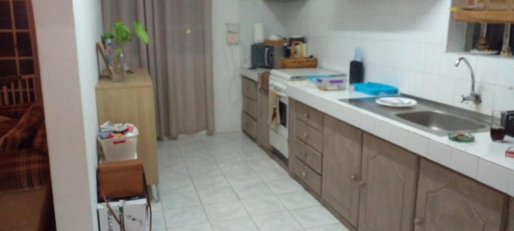 White appartment, Flic-en-Flac