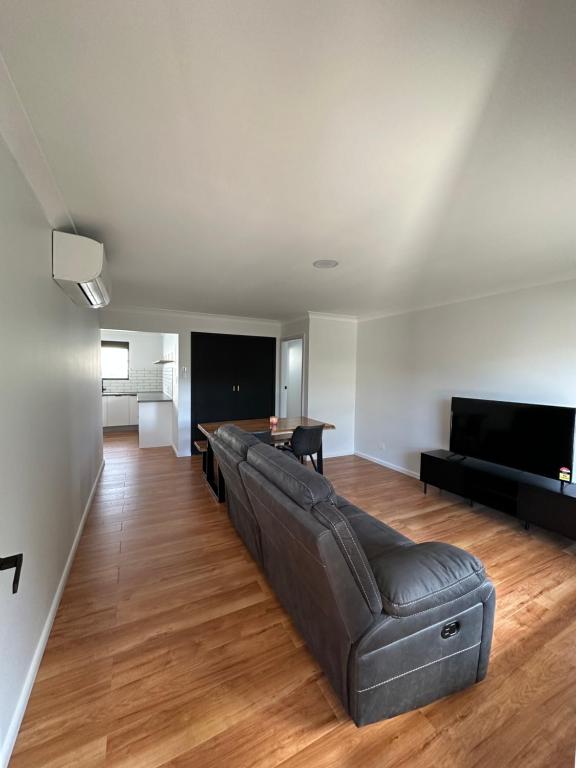 Classy Unit Located in Blayney