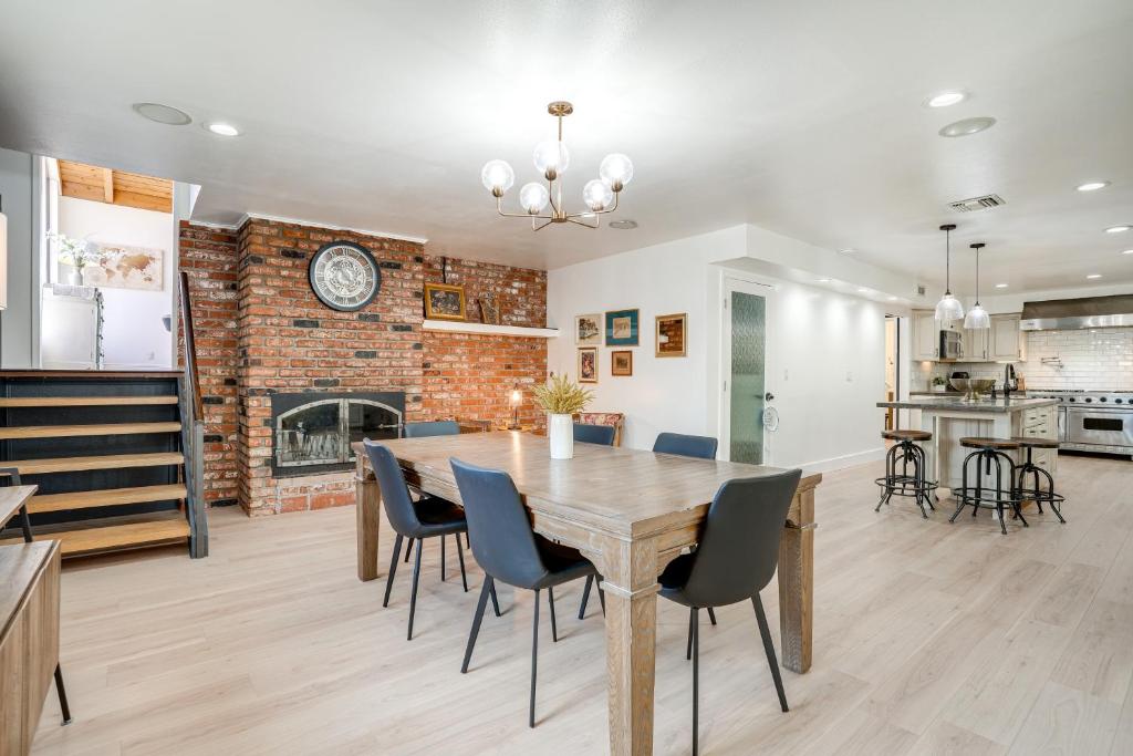 Chic Santa Paula Home with Mountain and City Views!