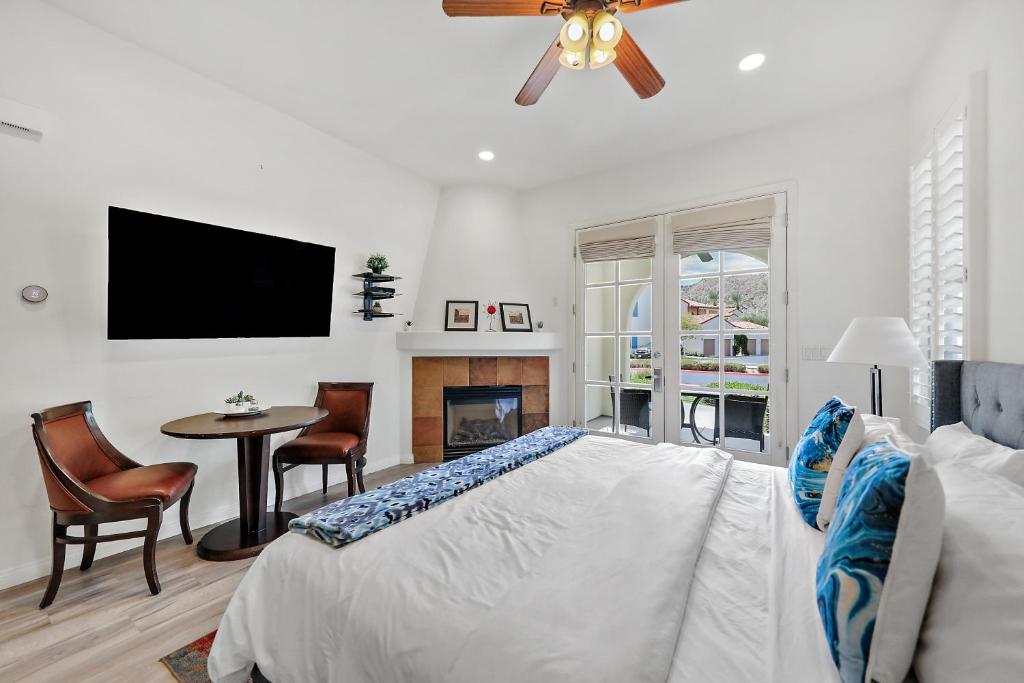 Luxurious Villa with Majestic Mountain View, 12 Pools, Spas, Ground Floor photo