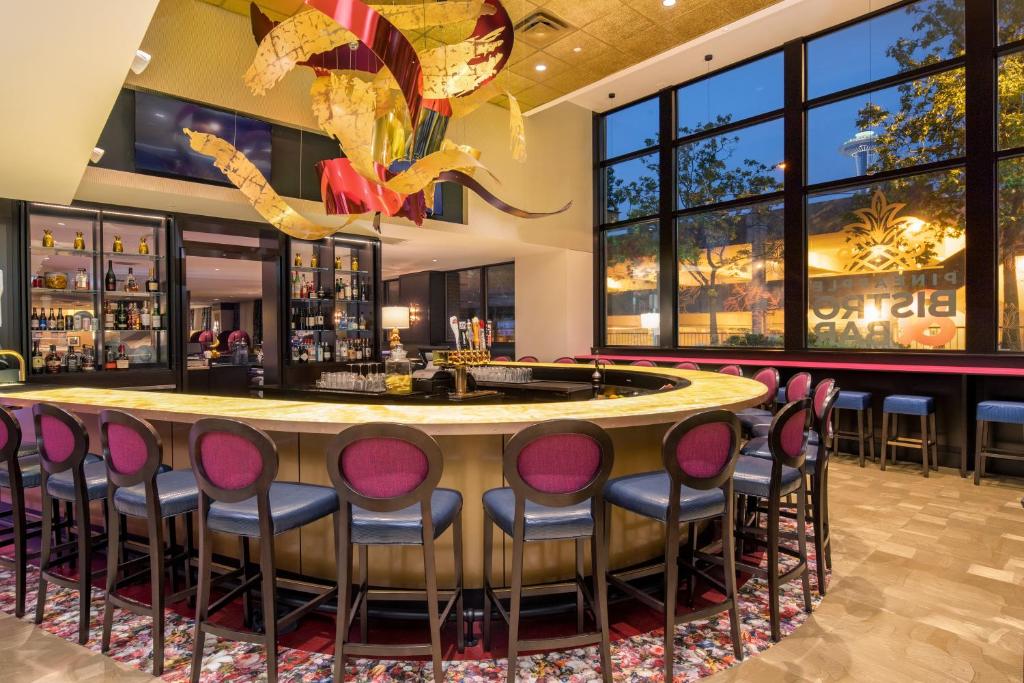 Highly-rated bar
