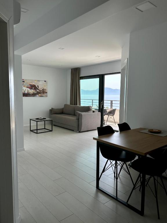 Zen Residence, Brist