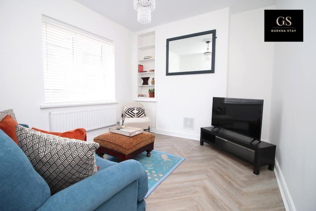 Perfect Four Bed House for Groups,Contractors,Relocations by Gurkha Stay in Cardiff with free WiFi, Cardiff