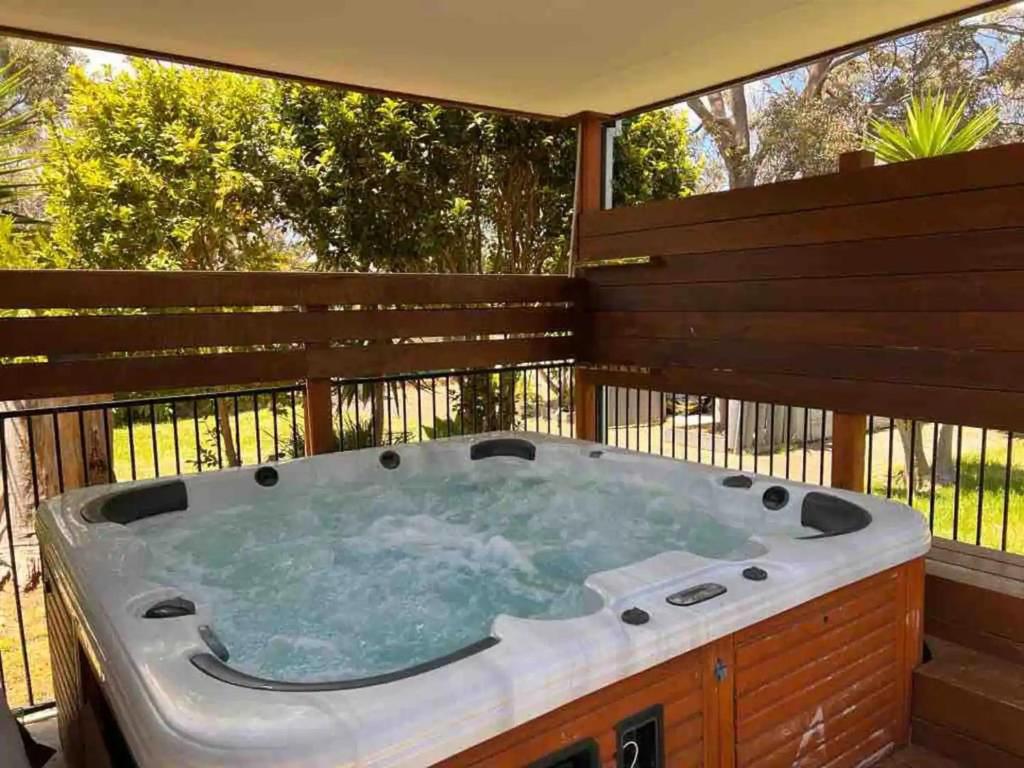 Bayview House with SAUNA and SPA by Ready Set Stay, Cowes