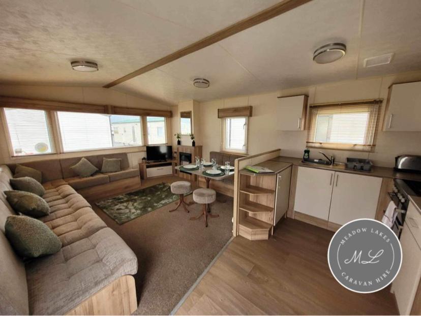 The Meadows 34 - Golden Palm Resort, pet friendly, WiFi & bed linen - Meadow Lakes Caravan & Lodge Hire, Chapel Saint Leonards