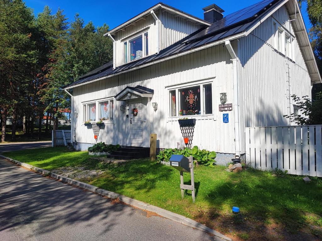 Half a house w/your own door, 60m2, Tornio