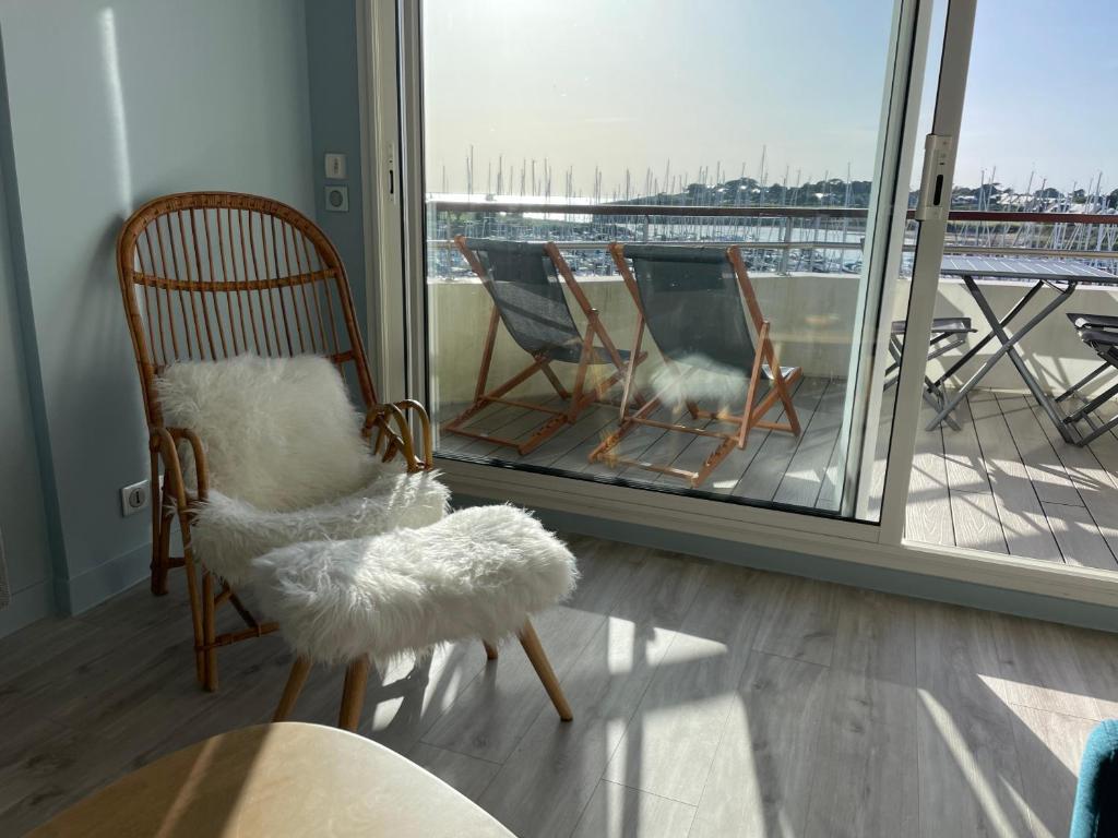 REF 048 - Appartement entièrement rénové pour six personnes vue mer et port Crouesty ARZON - 2