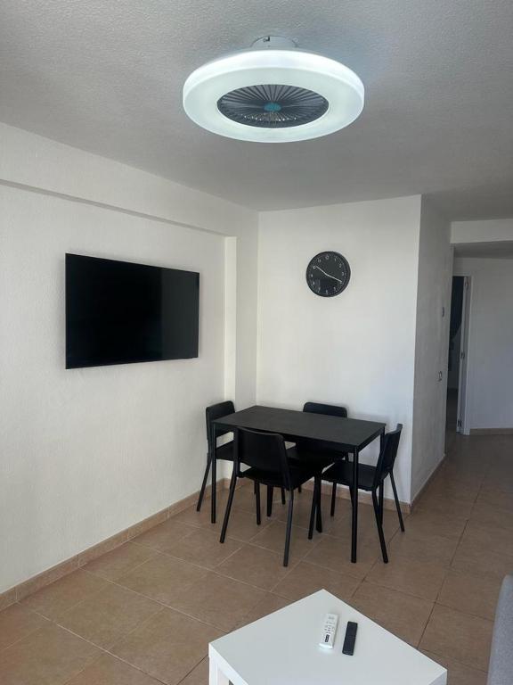 Alexander Home, Los Cristianos - 4