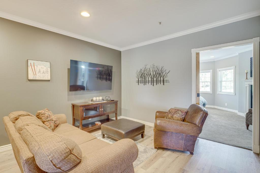 Luxe Midway Condo with Golf Course and Mountain Views!, Midway