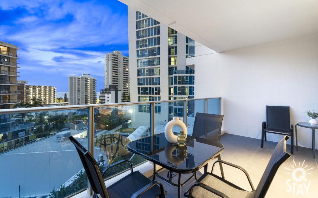H'Residence Surfers Paradise MID WEEK MADNESS DEAL - Q Stay photo