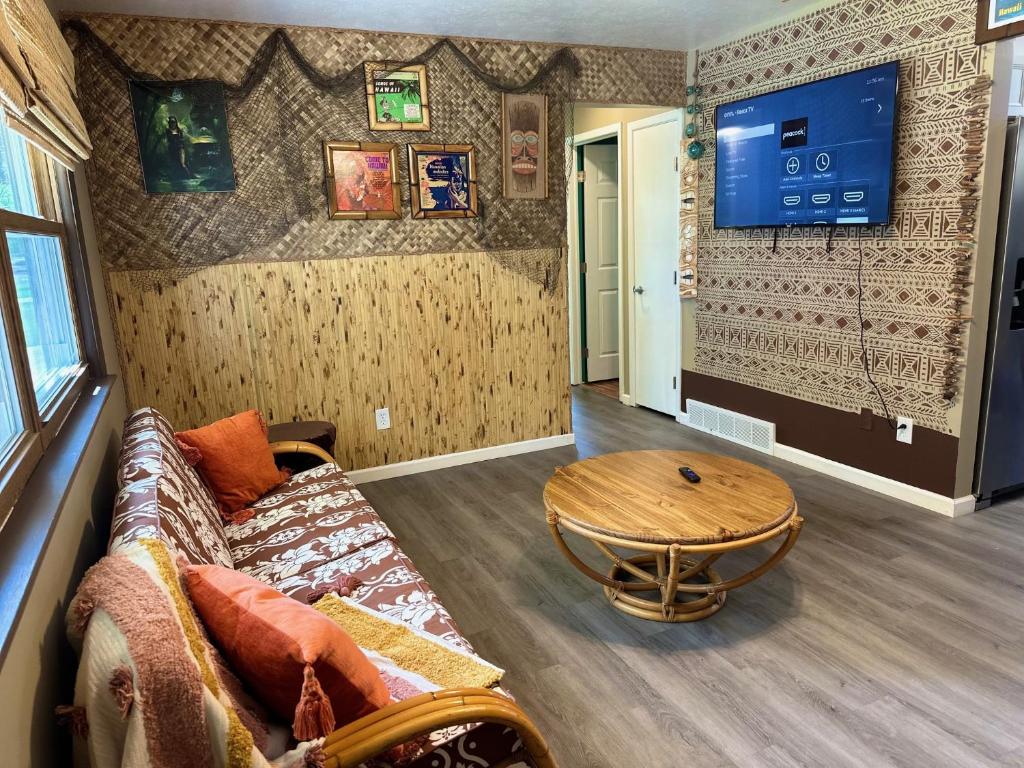 Kikis Tikis Fun Themed Home