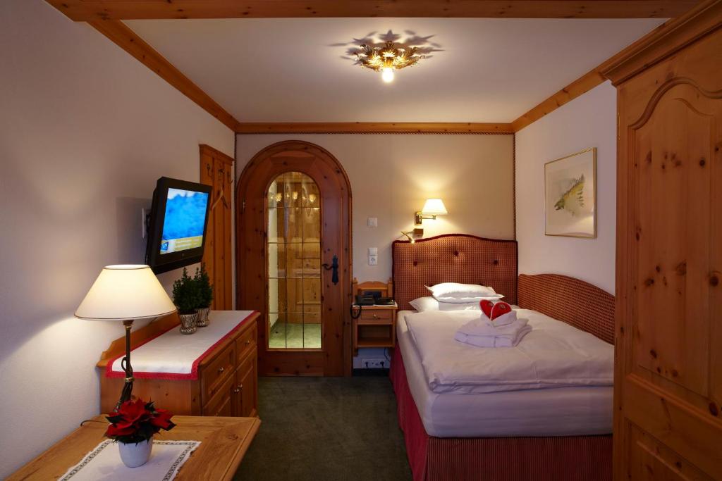 Sporthotel Lorunser photo