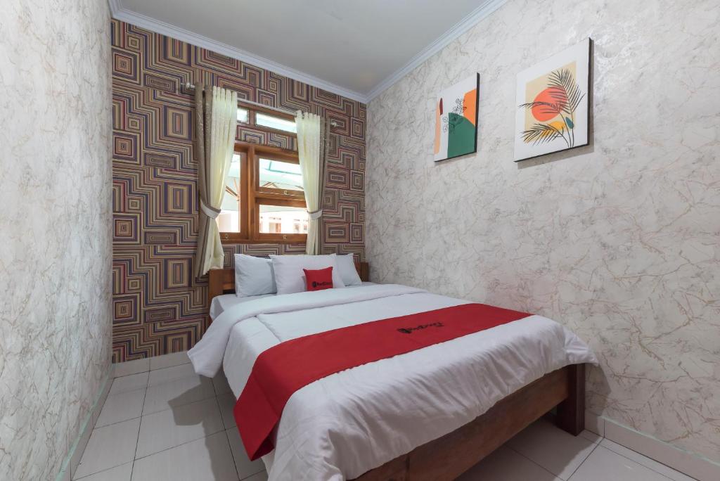 RedDoorz at Villa De ZamZam Ciater, Ciater