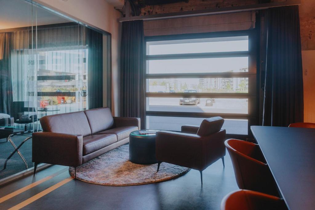 V8 Hotel Köln at MOTORWORLD — Hotel rooms in Cologne, North Rhine-Westphalia