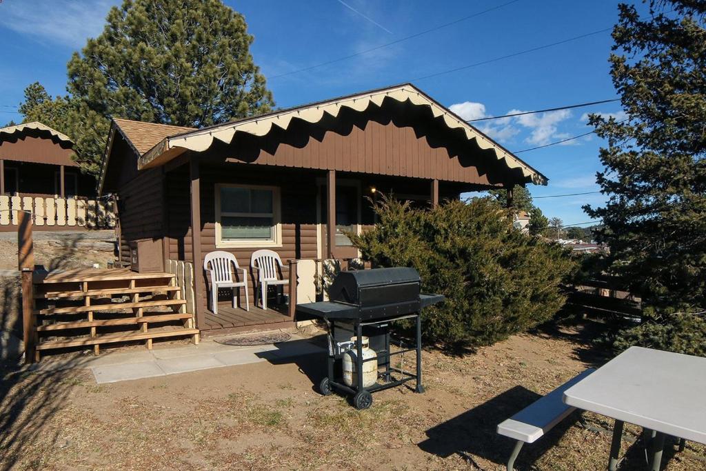 Lazy R Cottages- 1 apts, Estes Park