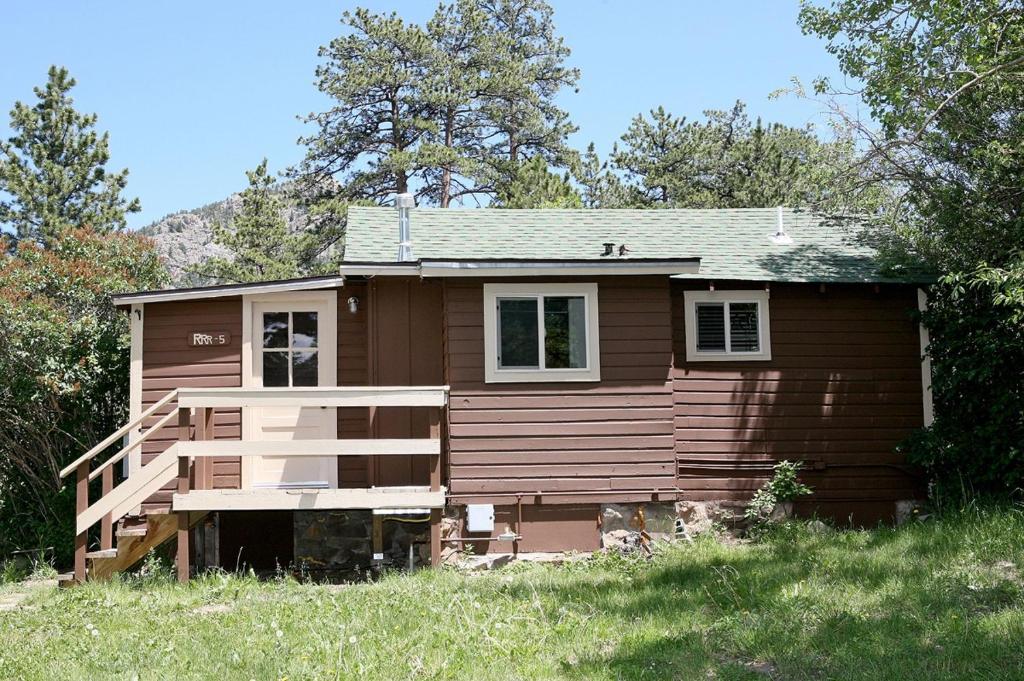 Triple R Cottages- 5 cabin, Estes Park