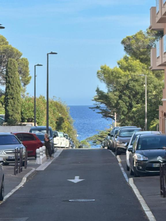 Studio 3 pers climatisé rénové, au calme, idéalement situé proche St Raphael-St Tropez, plage et commerces à pieds - 2
