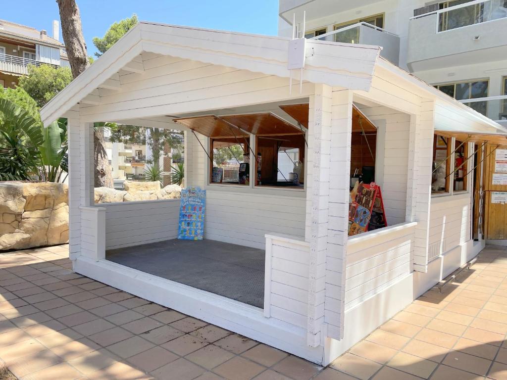 Rentalmar Blue Beach & Pool — Restaurant & bars in Salou, Catalonia