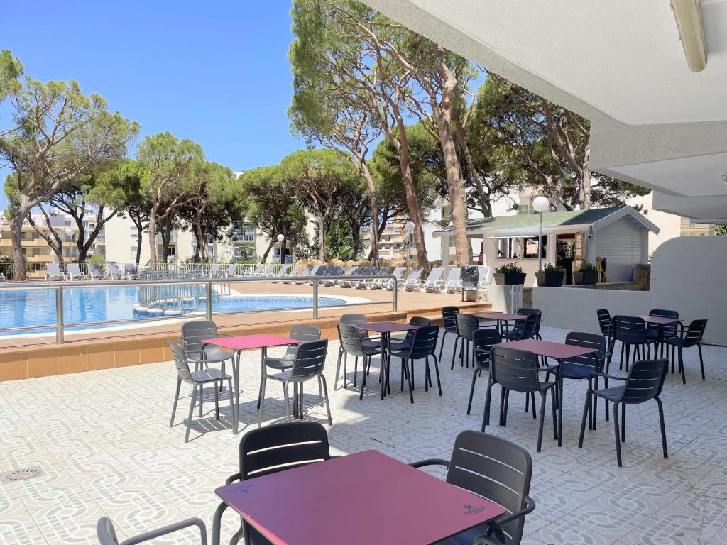 Rentalmar Blue Beach & Pool — Restaurant & bars in Salou, Catalonia