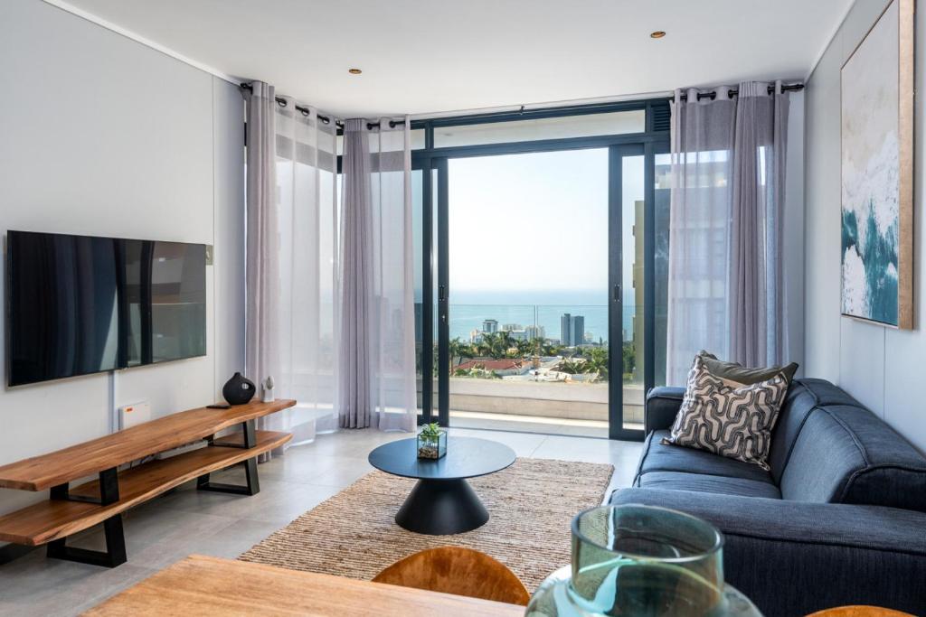 Luxury Bellagio 302 with Sea Views and Inverter, Durban