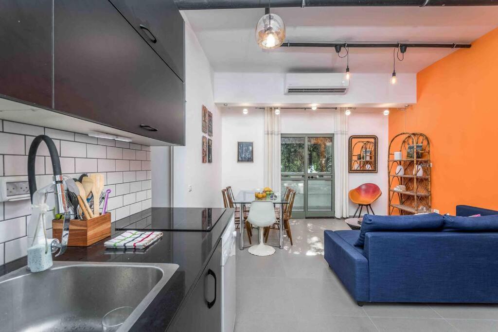 Modern and Color 2BR/2Bath by Carmel Souk, Tel Aviv