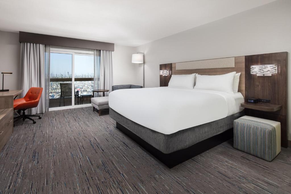 Holiday Inn Express Hotel & Suites Ventura Harbor photo