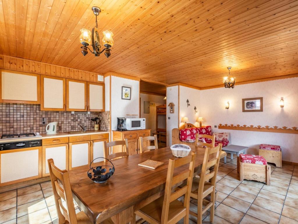 Charmant Appartement 2 Pièces aux Gets - 6 Pers, Proche Centre, Terrasse, Casier à Ski - FR-1-671-22 - 3
