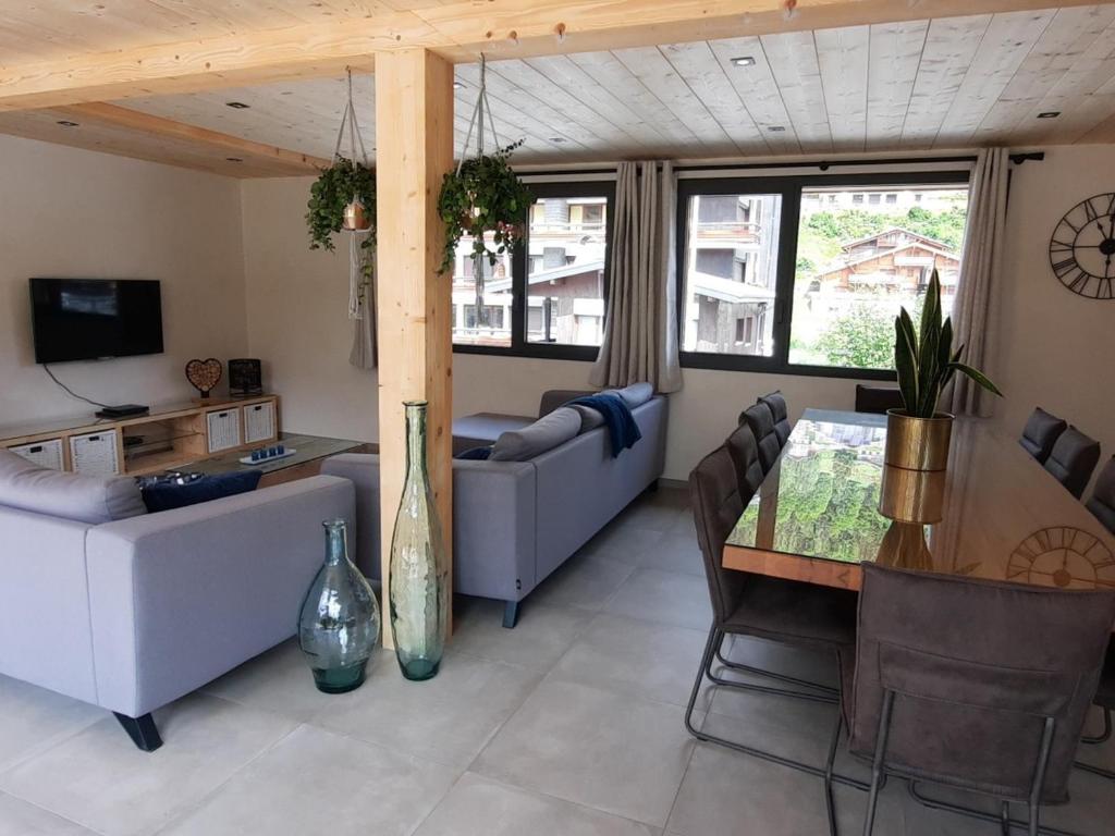 Chalet Luxueux aux Gets avec Jacuzzi, Proche des Pistes et du Centre, Idéal Familles et Groupes - FR-1-671-122 - 1